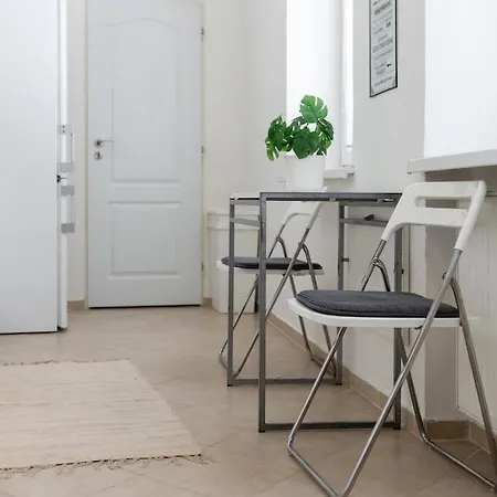 Historic Center Apartment, Quiet Courtyard View Apartmán Bratislava