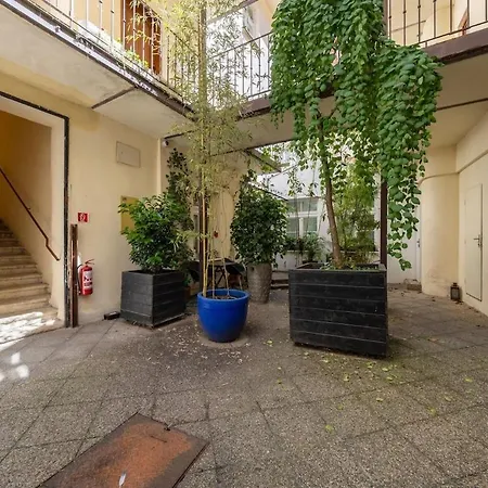 Historic Center Apartment, Quiet Courtyard View Apartmán Bratislava