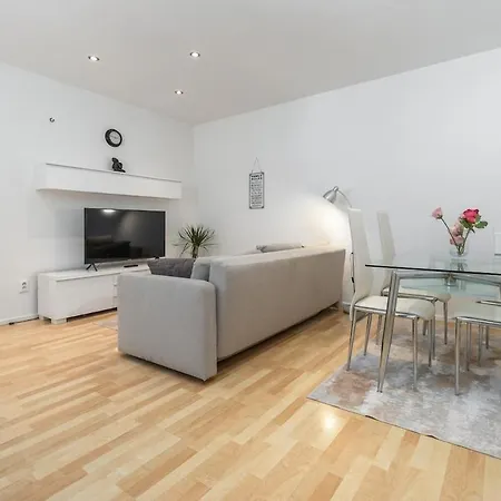 Historic Center Apartment, Quiet Courtyard View