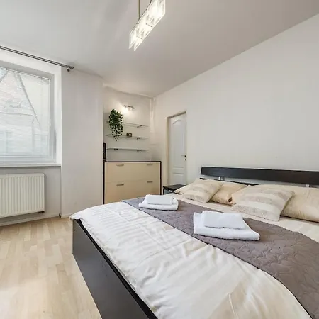 Historic Center Apartment, Quiet Courtyard View * Bratysława